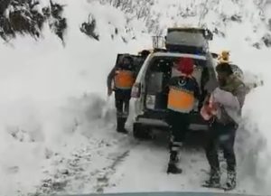 Siirt genelinde yoğun kar yağışından dolayı ulaşım sağlanamayan Şirvan ilçesi