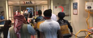 Eruh ilçe merkezi kırsalında kayalıklara kaçan keçilerinin peşinden koşan çoban