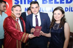Siirt Belediye Başkan Vekili Ceyhun Dilşad Taşkın, korumasının nikâhını kıydı.