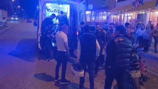 Siirt'te kontrolden çıkarak park halindeki otomobile çarpan motosikletin sürücüsü yaralandı.