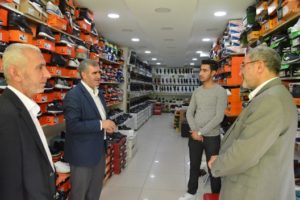 Seçim çalışmaları kapsamında esnaf ve halkı ziyaret eden HÜDA PAR