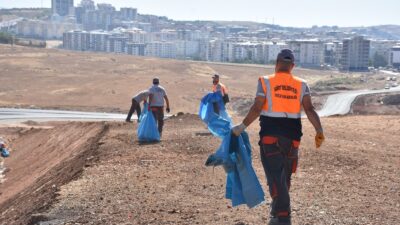 Siirt Belediyesi ekipleri, kent genelinde çevre temizliğinin sağlanması ve vatandaşlara
