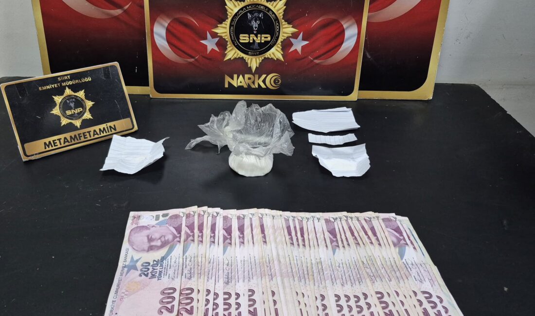 Siirt’te sokak satıcılarına yönelik düzenlenen uyuşturucu operasyonunda 4 şüpheli yakalandı.