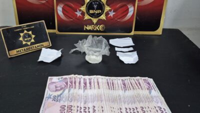 Siirt’te sokak satıcılarına yönelik düzenlenen uyuşturucu operasyonunda 4 şüpheli yakalandı.