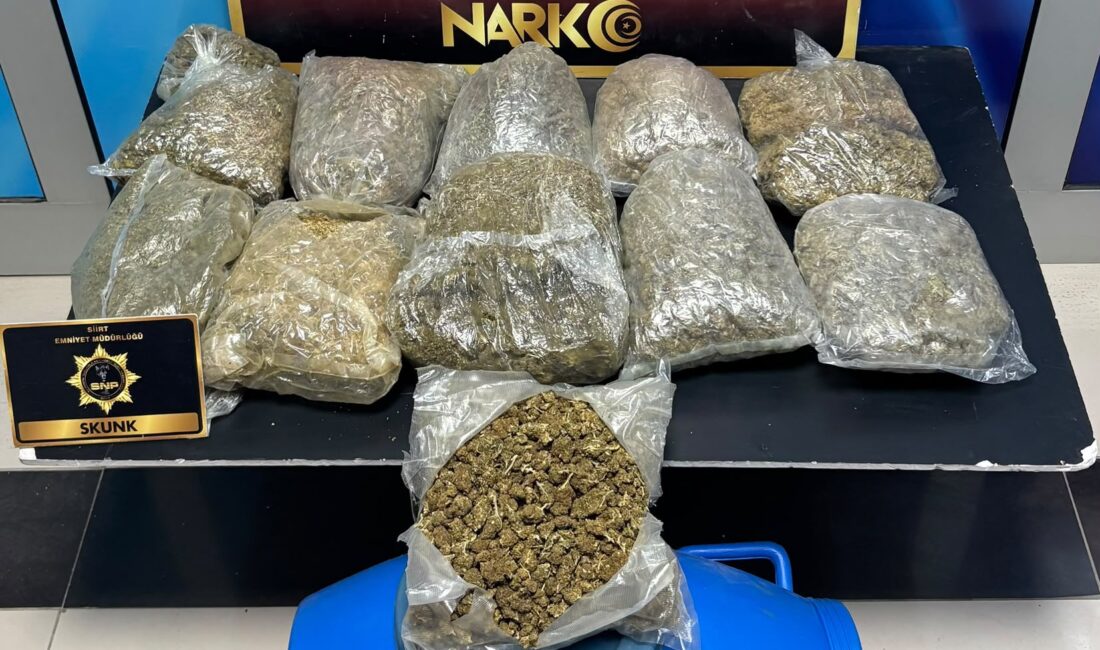 Siirt’te polis ekiplerinin uyuşturucu tacirlerine yönelik düzenlediği operasyonda 5 kilo