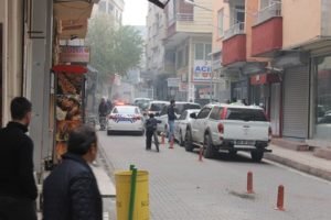 Siirt’te ara sokaklara ve yaya geçişlerinin yoğun olduğu caddelere araçlarını