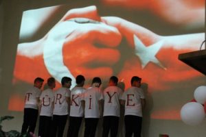Siirt’te eğitim faaliyeti gösteren Mehmetçik İlköğretim Okulu öğrencileri  “Tek Yol