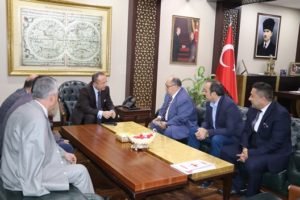 Kamu Görevlileri Çalışanları Derneği (KAMU-DER) Genel Başkanı Cevdet Baştuğ beraberindeki