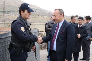 Siirt Valisi Ali Fuat Atik, kentin giriş ve çıkış noktalarında