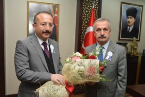Vergi haftası etkinlikleri kapsamında, Defterdar Vekili Ömer Engin, birim müdürleri