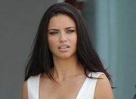 Adriana Lima Güzelliği İle Büyüledi