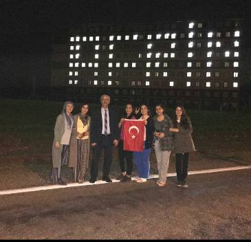 YURT KIZLARINDAN MEHMETÇİĞE “AFRİN” IŞIKLI DESTEK
