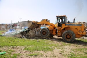 Siirt Belediyesi şehrin merkezinde hayvan besleyen vatandaşların kurduğu kaçak ahırlar,