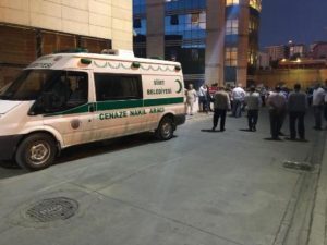 Siirt’in Conkbayır Mahallesinde geri gelen kamyonetin altında kalan 4 yaşındaki