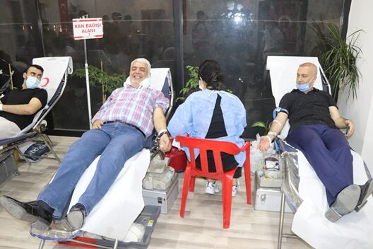 Yeni tip koronavirüs (Kovid-19) nedeniyle kan stoklarının azalmasının ardından yapılan