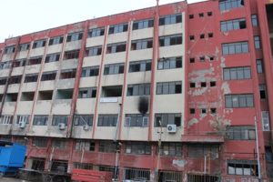 Siirt’in şehir merkezi noktası olarak bilinen Aydınlar Caddesinde bulunan Vakıflar
