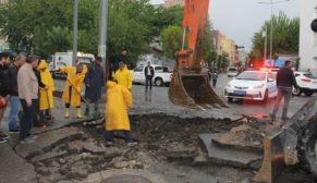 ÇÖKEN YOLA SİİRT BELEDİYESİNDEN ANINDA MÜDAHALE