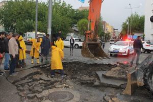 Siirt Belediyesi, bugün yaşanan yoğun yağışlar nedeniyle Aydınlar Caddesi Cumhuriyet