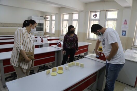 Siirt Zübeyde Hanım Mesleki ve Teknik Anadolu Lisesi öğrencileri atık