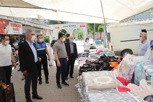 Baykan Kaymakamı/Belediye Başkan V. Mehmet Tunç, ilçede kurulan halk pazarını