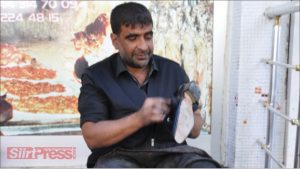 Siirt’te 29 yıldır ayakkabı boyacılığı yaparak geçimini sağlamaya çalışan Tahir