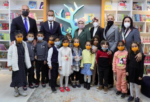 Emine Erdoğan, Siirt’te Yağmurtepe İlkokulu’na Kazandırılan Kütüphanenin Açılışını Yaptı