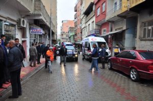 Siirt’te direksiyon hâkimiyetini kaybeden sürücü halkın arasına daldı. Kazada 1