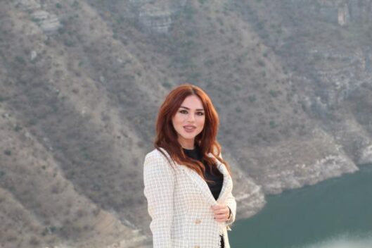Siirt’teki Botan Vadisi manzaralı delikli taş olarak bilinen Rasıl Hacar’ı