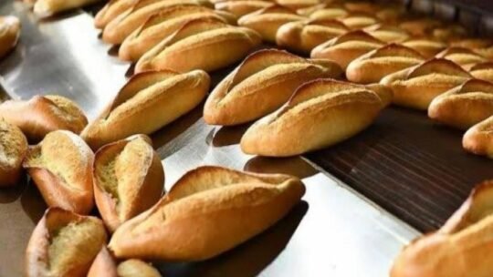 Siirt'te ekmek fiyatlarına zam yapıldı. Kentte daha önce 12 TL'den