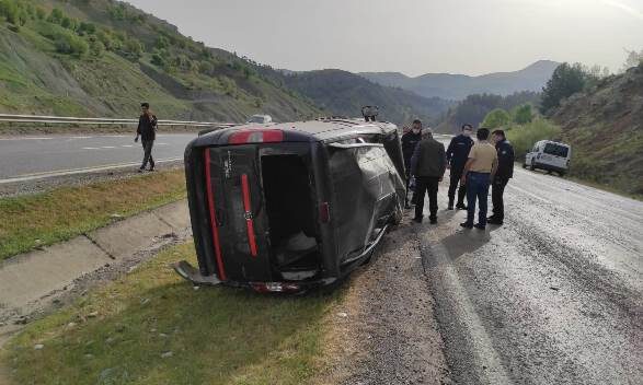 Siirt’in Baykan ilçesinde direksiyon hakimiyetini kaybederek devrilen araçta, sürücünün emniyet