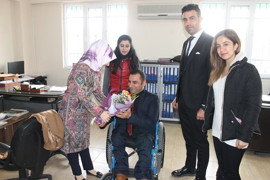 ŞEFKATLİ ÖĞRETMENLER, ÇALIŞAN ENGELLİLERİ UNUTMADI