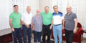 SAĞLIĞINA KAVUŞAN ADNAN ÖKTÜREN’E ZİYARETÇİ AKINI