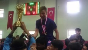 FUTSAL’IN ŞAMPİYONU HEDEF KOLEJİ VE ZÜBEYDE HANIM