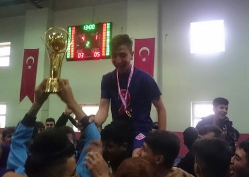 FUTSAL’IN ŞAMPİYONU HEDEF KOLEJİ VE ZÜBEYDE HANIM