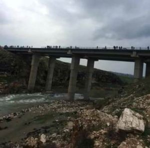 Batman’ın Beşiri ilçesine bağlı İkiköprü beldesi yakınlarında Batman’dan Siirt ikametine