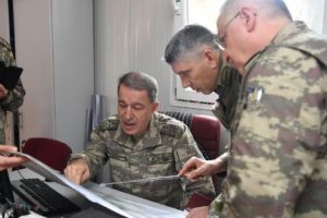 Genel Kurmay Başkanı Orgeneral Hulusi Akar, beraberinde Kara Kuvvetleri Komutanı