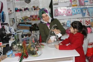 Sadece kadın olmanın bile zor olduğu Türkiye’de bir de çalışan