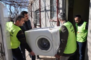Siirt’te yardıma muhtaç ailelere yaptıkları yardımlarla bilinen Gönül Elçileri Derneği