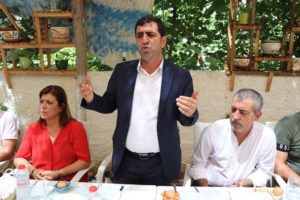 Siirt’te düzenlediği basın toplantısında açıklamalarda bulunan Halkların Demokratik Partisi (HDP)