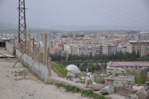 Siirt Belediyesi Fen İşleri Müdürlüğü ekipleri, mevsimle birlikte şehrin dört