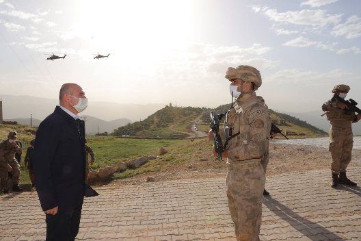 BAKAN SOYLU ERUH ÜS BÖLGESİNDEKİ ASKERLERİN BAYRAMINI KUTLADI