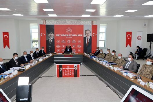 İçişleri Bakanı Süleyman Soylu, Siirt Valiliği Şeref defterinin imzalamasının ardından