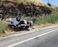 IĞDIR’DAN SİİRT’E GELEN OTOMOBİL BAYKAN’DA TAKLA ATTI