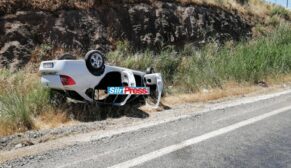 IĞDIR’DAN SİİRT’E GELEN OTOMOBİL BAYKAN’DA TAKLA ATTI