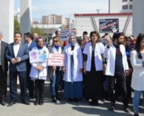 DOKTORA YAPILAN SALDIRI SİİRT’TE PROTESTO EDİLDİ