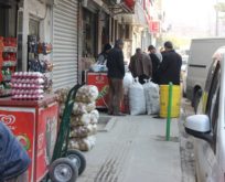 KURAL TANIMAZLARIN KALDIRIM İŞGALİ SÜRÜYOR