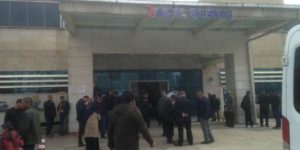 İŞÇİLERİ TAŞIYAN ARAÇ UÇURUMA YUVARLANDI