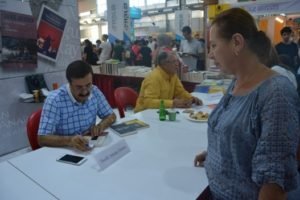 Diyarbakır’da düzenlenen Kitap Fuarına katılan Araştırmacı gazeteci yazar Tecelli Sırma,