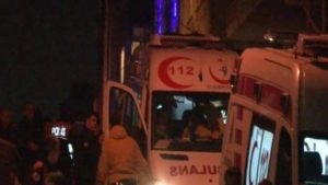 Siirt’in Kurtalan ilçesinde cinnet geçiren kayınbirader eniştesini ardından kendisini vurdu.