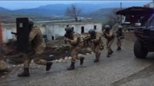 Siirt’in Kurtalan ilçesinde, terör örgütü PKK’ya yardım ve yataklık yaptıkları